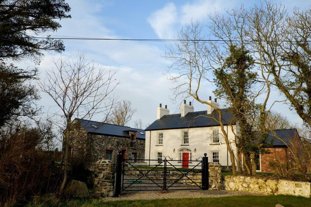 פורטראש The Farmhouse At Corrstown Village מראה חיצוני תמונה